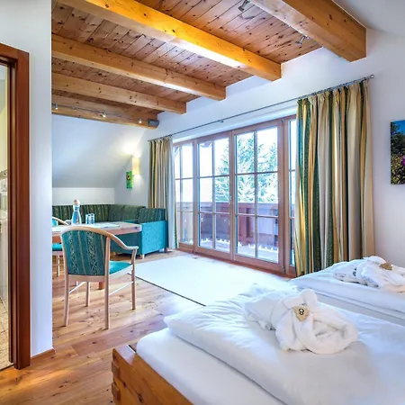 Haeuserl Im Wald מלון