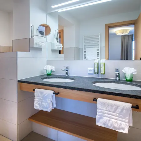 מלון Haeuserl Im Wald 3*