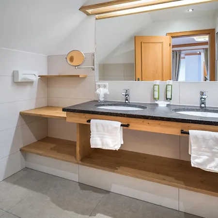 Haeuserl Im Wald מלון 3*