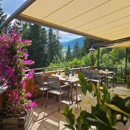 Haeuserl Im Wald מלון